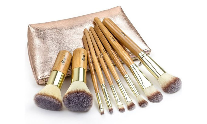 Save 64% Off On a Set of Matto Bamboo Makeup Brushes!