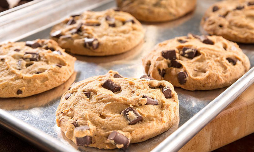 Get 6 FREE Cookies from Max & Erma’s!