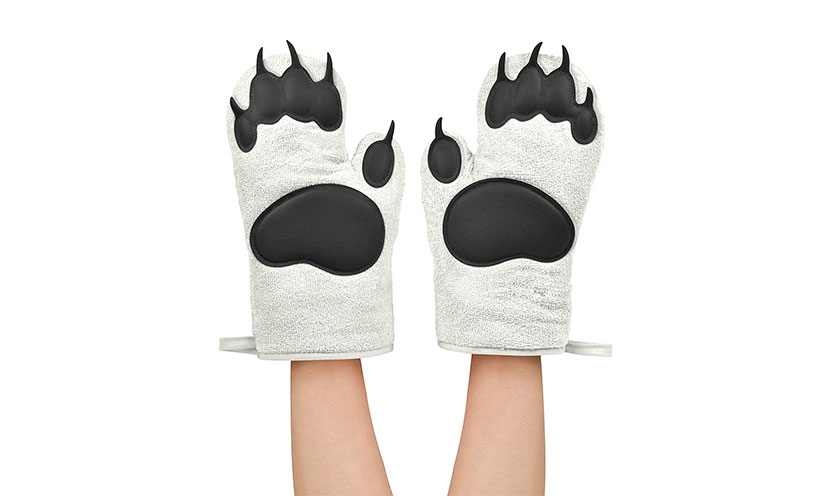 Save 55% on Polar Bear Hands Oven Mitts!