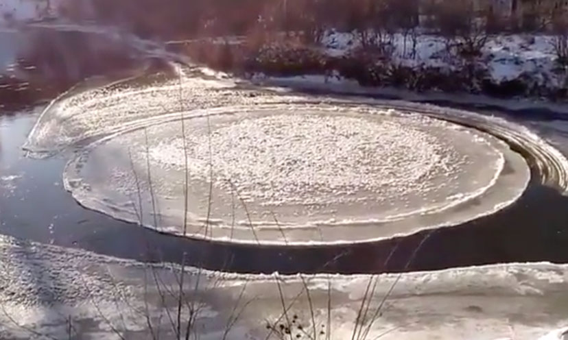 Ice circle. Ледяной диск на реке. Ледяные круги на реках. Ледяные диски на воде. Ледяные круги в тайге с воздуха.